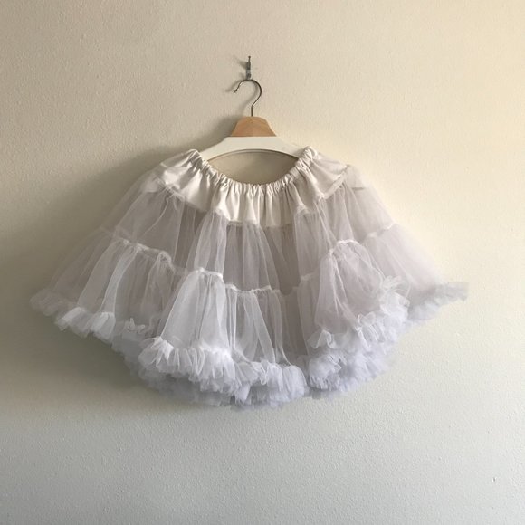 Fluffy White Tutu - One Size - Picture 4 of 4
